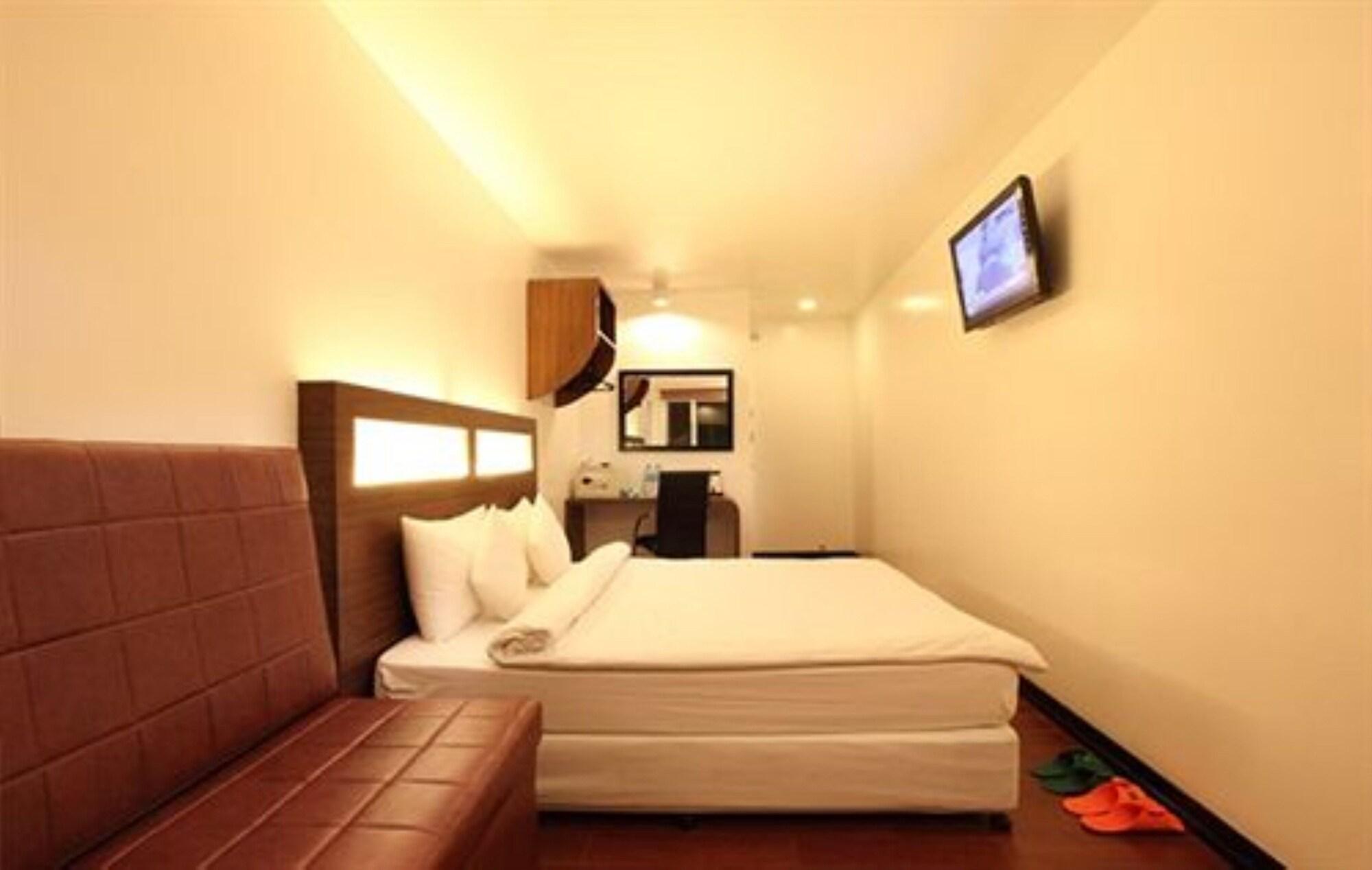 โคลฟเวอร์ซิตี้เซ็นเตอร์โฮเต็ล Hotel ย่างกุ้ง ภายนอก รูปภาพ